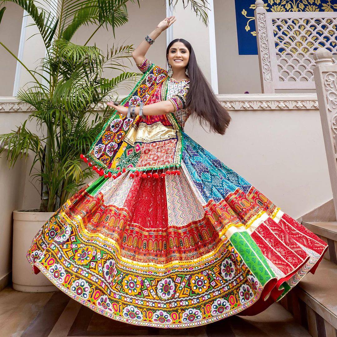 White cotton print mirror work gujarati garba navratri lehenga chaniya choli